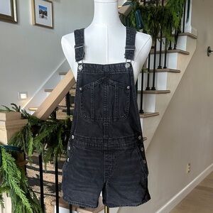 Old Navy black jean short overalls size XS